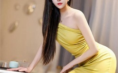 女子教室欲火难耐要自助快餐